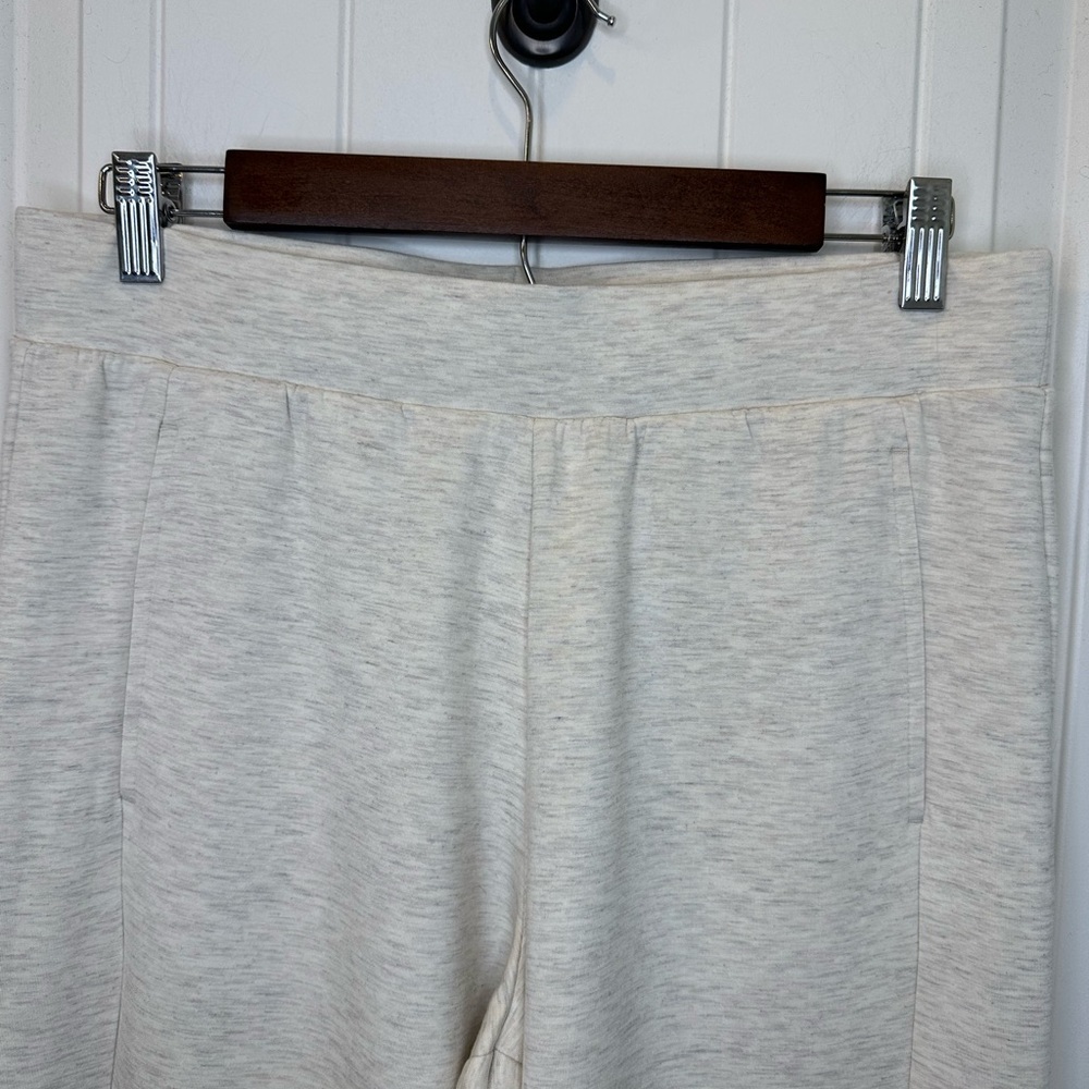 NWT Lou & Grey Scuba Soft Joggers Pants Size Medium Heathered Cream Gray - Picture 3 of 6